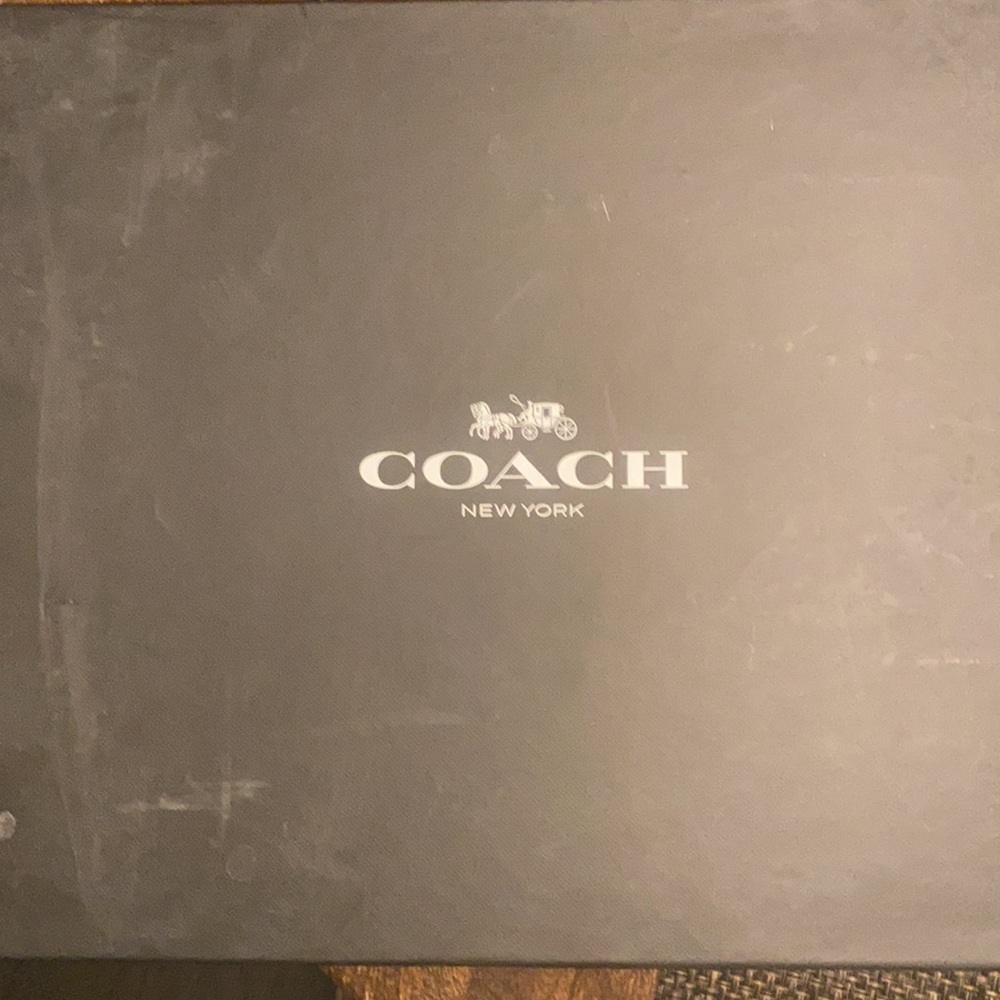 - New with box A brand-new, unused, and unworn !!! - Picture 4 of 5